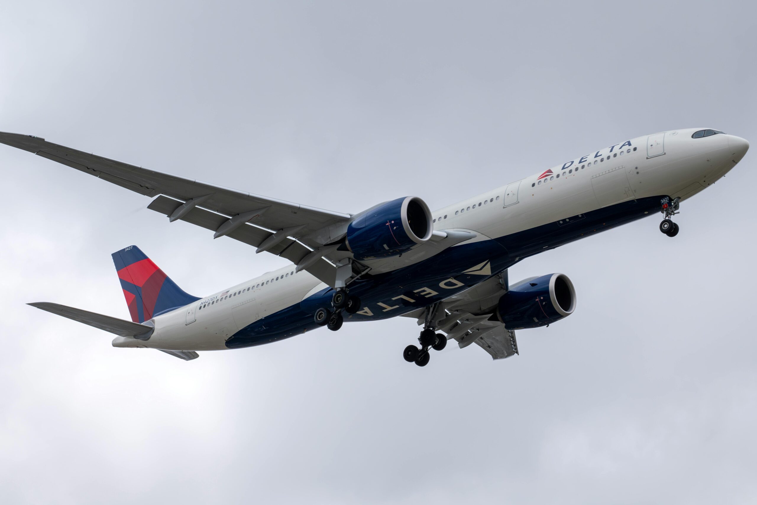 delta flight dl275 diverted lax
